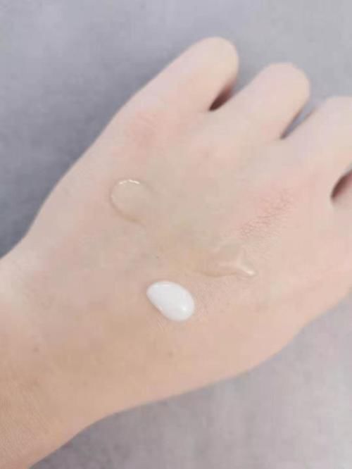 这些特别火的水乳不值得种草，难用到哭泣，姐妹们来避避雷吧