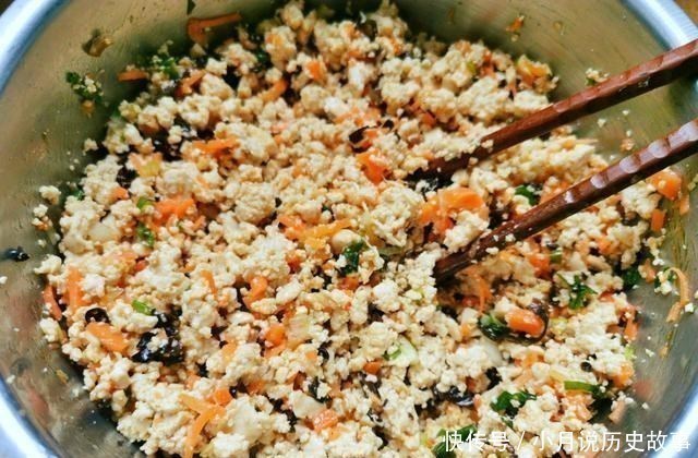 豆腐别知道炖,用来拌馅儿包饺子,比肉馅儿还受欢迎,关键是省钱