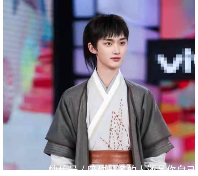 《快本》公布最新主持阵容，网友：该走的不走，该来的不来