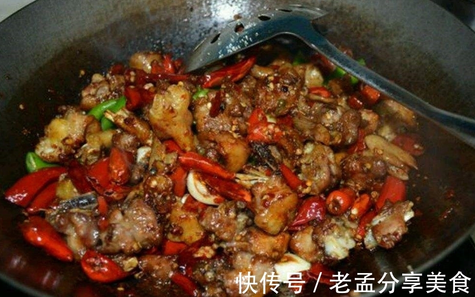 辣子鸡不要直接下锅炒,多加这3步,辣子鸡外酥里嫩,鲜香入味
