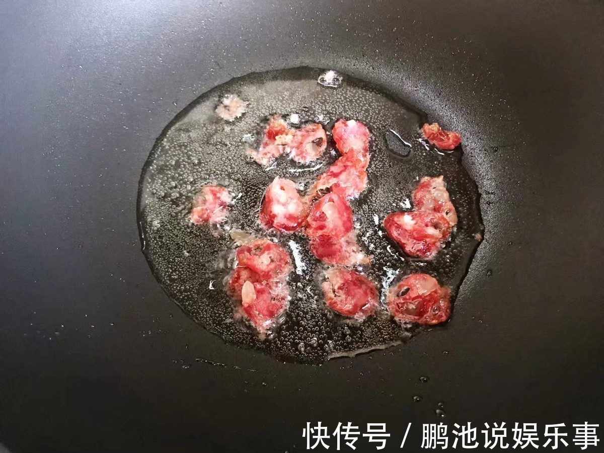 腊肠炒儿菜|家常炒儿菜的做法，加入小米椒，香辣下饭，太解馋了