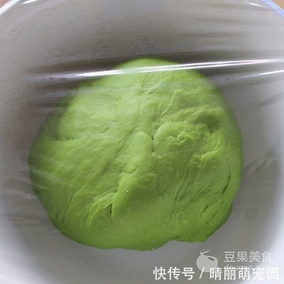 面粉|芹菜牛肉翡翠饺的做法