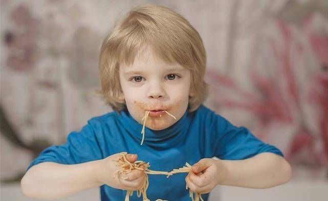 危险物品|妈妈不注意, 宝宝竟然偷吃这个东西, 差点出事