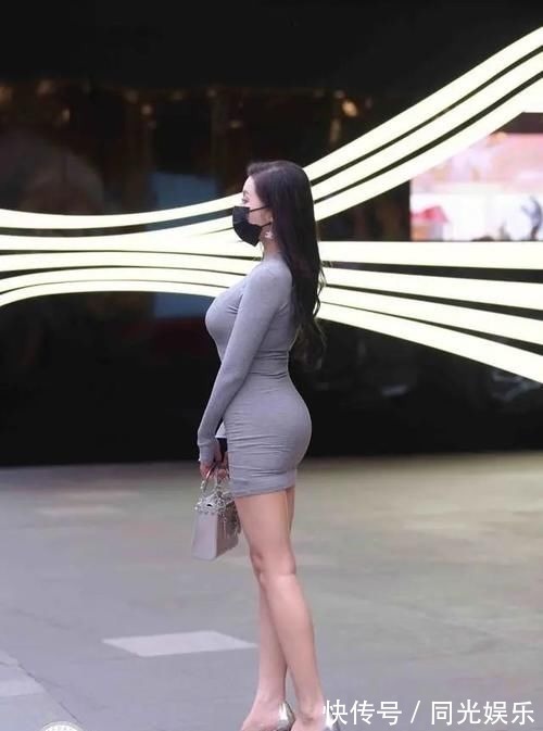 高跟鞋 贴身提臀的连衣裙,搭配风格时尚一些,提升气质