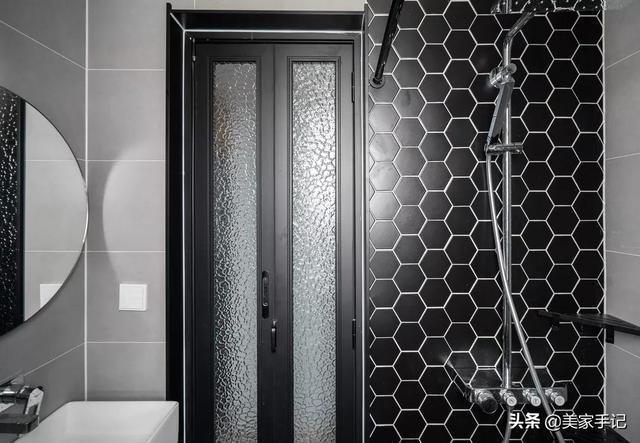 玄关|40㎡你觉得小她却改成2室1厅外加1个衣帽间,全屋复古高级晒晒