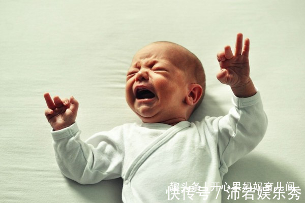 大动作|宝宝1周岁以内,睡觉时若有这三种表现,代表大脑发育很好,恭喜