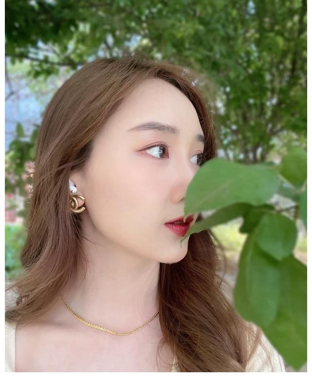 金银玲|10年前的快女比赛她第一个出局，如今年龄30+依然美到不可方物