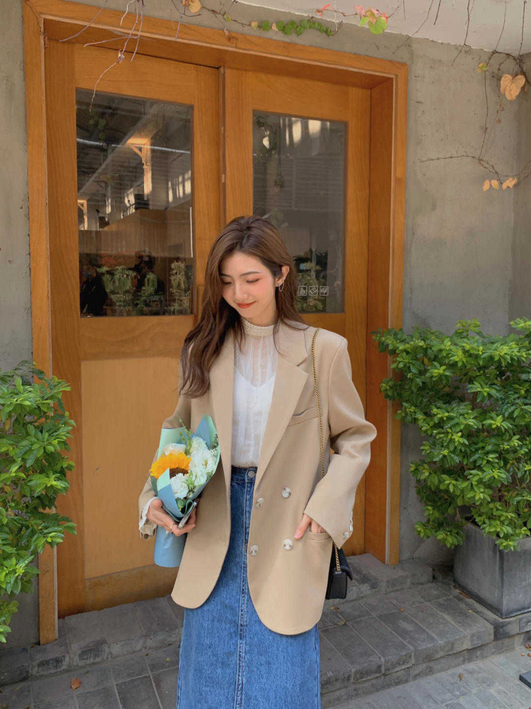 t恤|30+的女生建议多尝试优雅风，针织衫搭配高腰A字半身裙，高级减龄