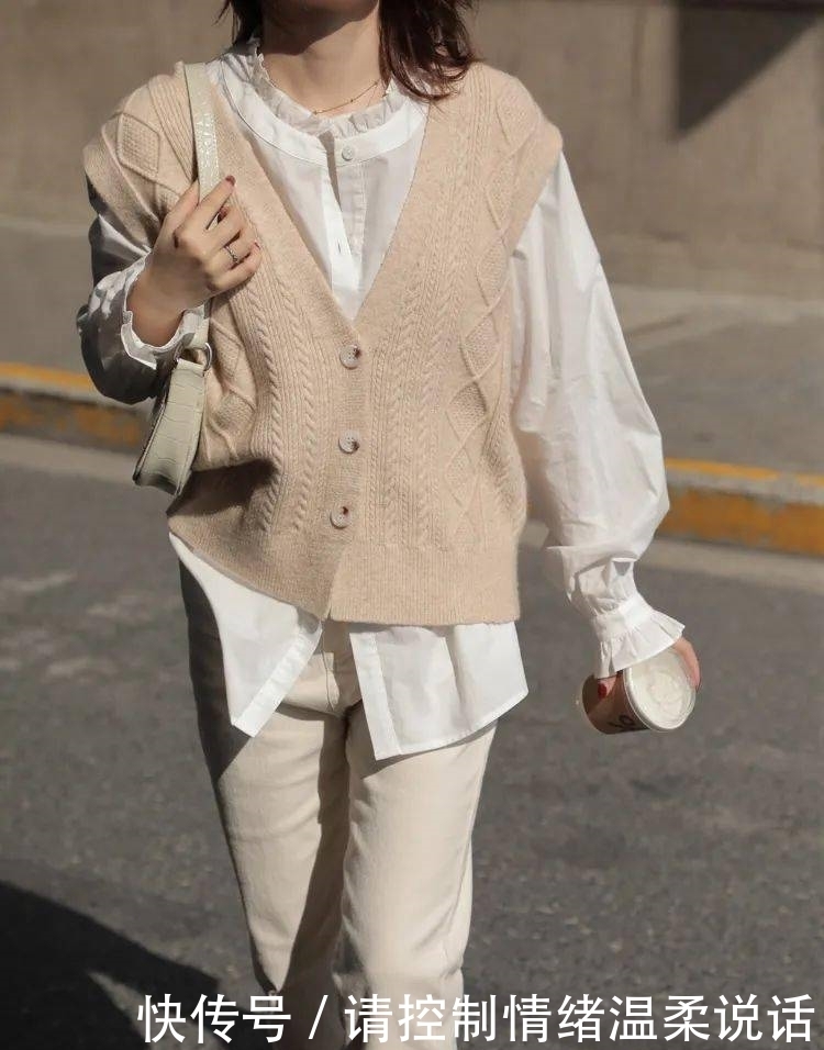 2021年第一套绝美气质穿搭:丝绒裙+毛衣!!!