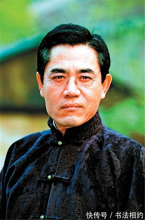 书法作品@“老腊肉”陈宝国的书法碑帖互溶,融古出新,个性强烈,笔笔沉静