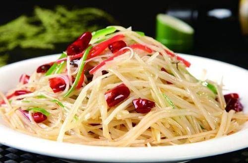 炒土豆丝，醋什么时候放？10人9个都做错，难怪土豆不脆爽