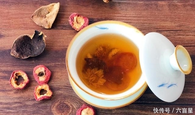 李时珍|李时珍记载:菊花加这泡水,没事喝几口,赶跑便秘,皮肤变白