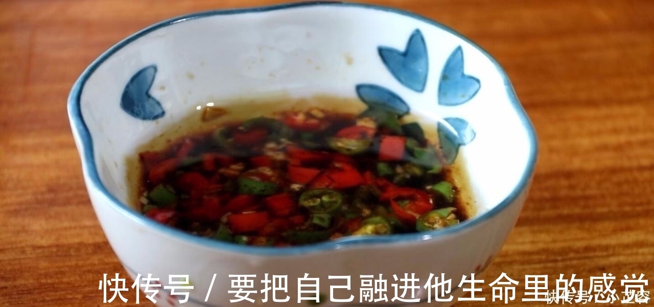 茄子|茄子别再炒着吃了，教你一种新做法，比大鱼大肉香，做三根不够吃
