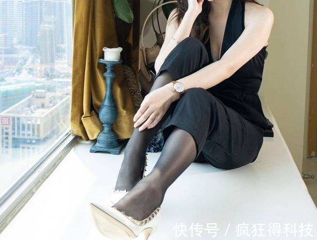 白美 连体裤配白色高跟鞋,简约时尚又干练十足,美得清新又大方!