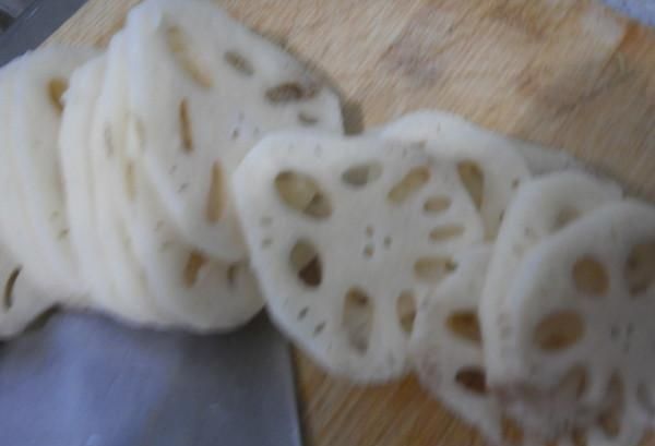 木耳加一物，金子都不換，常吃排出體內(nèi)毒素，大肚腩悄悄不見