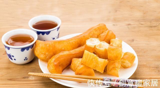 小窍门|香酥油条家常做法，掌握这几个小窍门，蓬松酥脆又健康，闻味都香