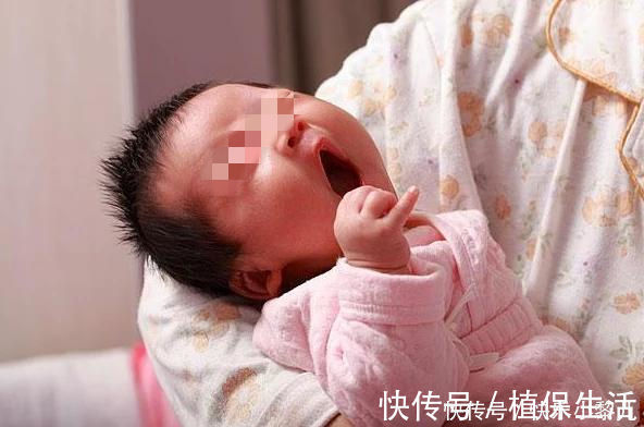 孩子|新生儿应该多抱还是多躺?做错影响孩子发育,家长要了解