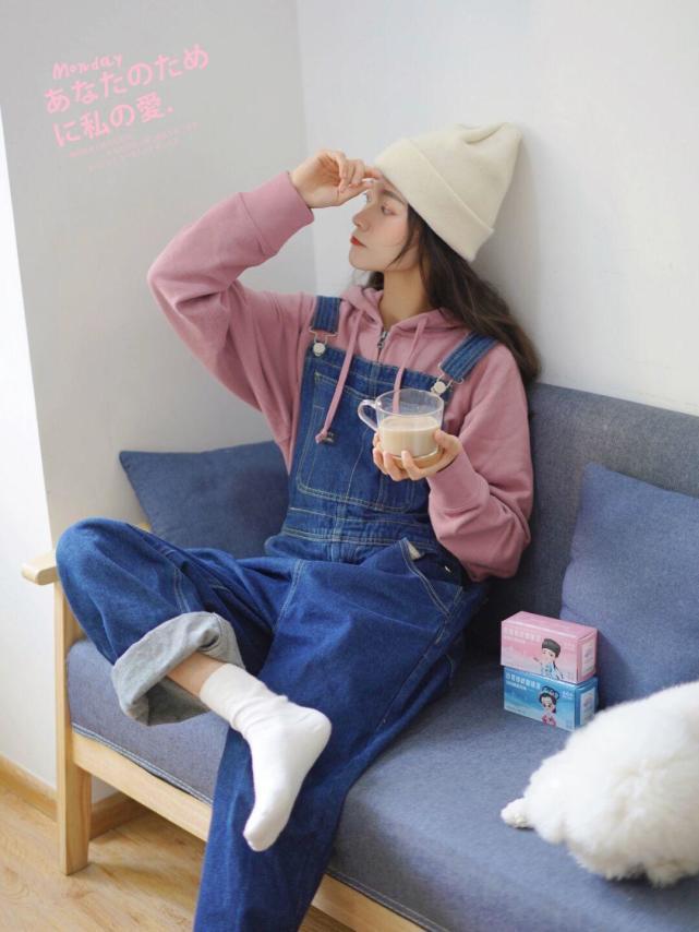 搭配|秋季,紫色卫衣搭配牛仔裤背带裤俏皮可爱,可咸可甜,适合小个子