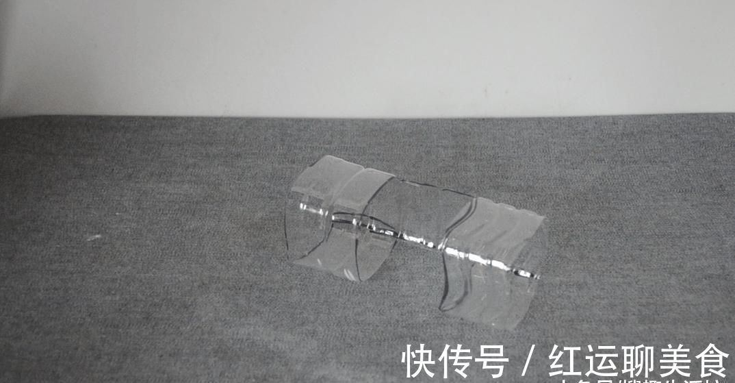 塑料瓶|才知道窗帘旁放个塑料瓶的好处, 真是太实用了, 家家户户都用得到