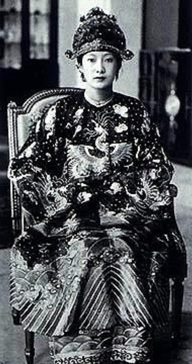 皇后|老照片:越南末代皇后 珍贵老照片,颜值胜过中国皇妃