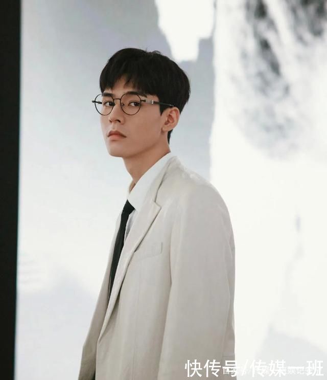 周也|“二公主”第一波热搜来袭，和周也炒姐妹情深，粉丝却争议四起?