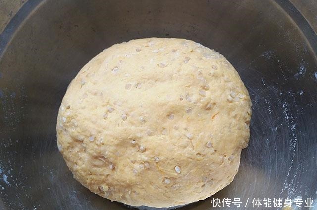 入秋蒸包子,我迷上这馅料,无需加糖自带香甜,比豆沙包好吃