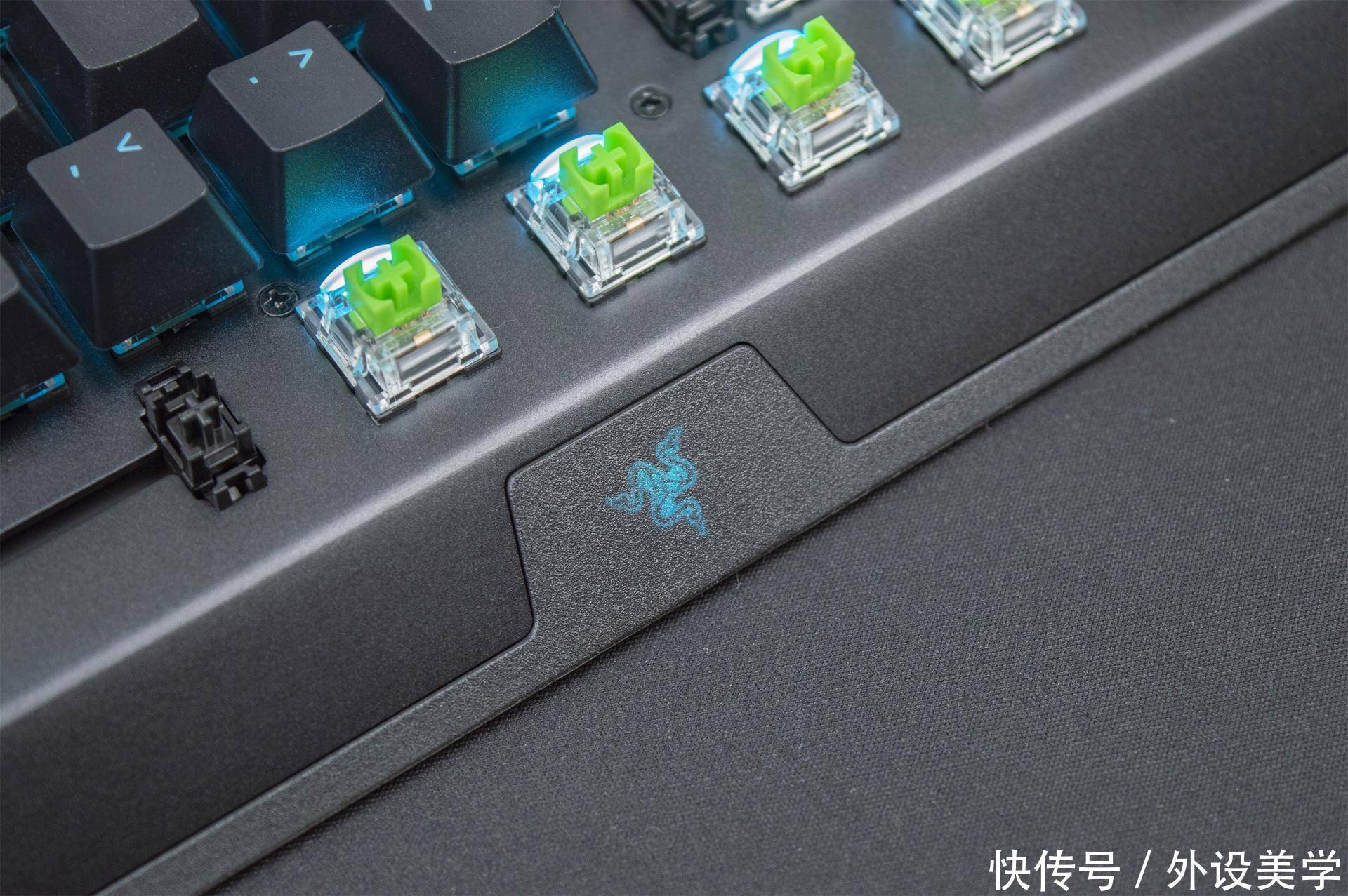 雷蛇|以灯之名,传奇再续:雷蛇黑寡妇 V3 绿轴版开箱