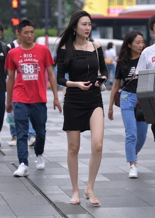 女生|穿搭追求简约精致,气质女生的短裙装值得借鉴