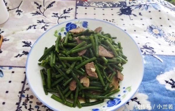 别再吃钙片了,吃再多也不及“它”,每天1勺,腰好腿好容颜不老