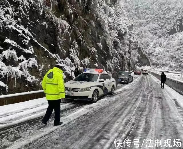 风雪|风雪返程路，鹤峰公安冒雪战斗护平安