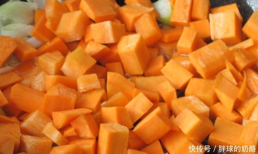 买胡萝卜时,牢记“3买3不买”,学会不吃亏,菜贩也坑不到你