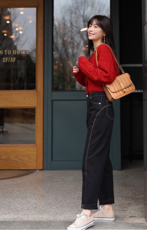 搭配 “针织衫”怎么穿才高级又时髦?看看这些搭配造型,温柔又百搭