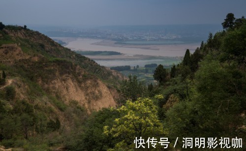 桃树#八旬夫妇住蟠桃园里,黄河就从眼前过,蟠桃熟时喊路人随便摘着吃
