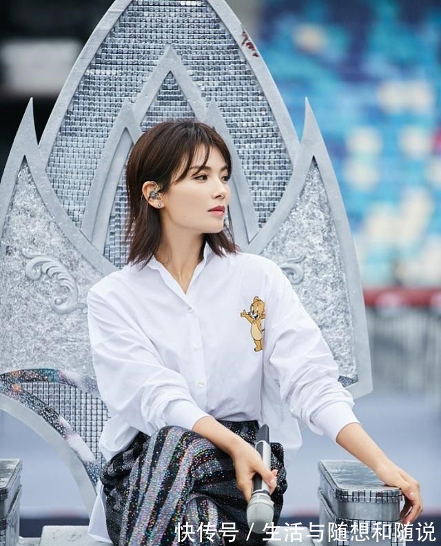 衬衫 女明星都在穿的简约白衬衫，原来搭配好也能这么精美，时尚又高级！