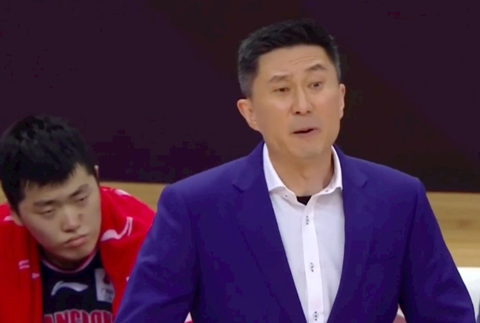 杜锋|CCTV全国直播,杜锋遭重罚爆粗口,易建联捂脸冷笑,姚明宠坏裁判