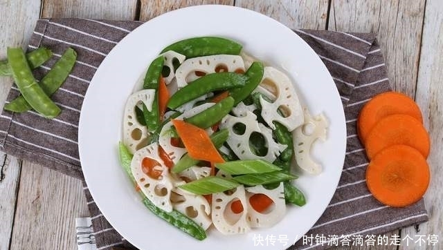 冬天别只吃大鱼大肉!偶尔来份荷塘小炒,解腻又开胃,做法简单!