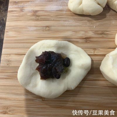 10分钟出锅的豆沙小餐包，鲜嫩又爽口