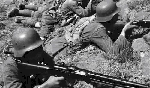 兵王|传奇“兵王”晚年看电影,哈哈大笑着离开人世,他看到什么了?