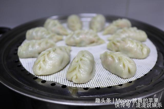 三伏天|三伏天,我给家人做蒸饺,8分钟出锅,柔软香嫩,手抓着吃更过瘾