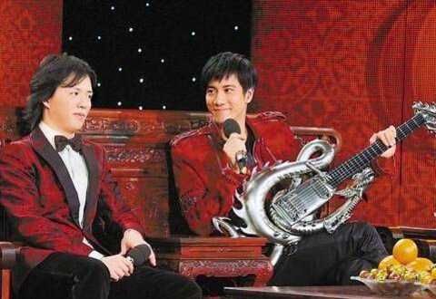 整容|38岁李云迪暴瘦15斤，下巴溜尖脸小两圈堪比整容，竟然撞脸何炅