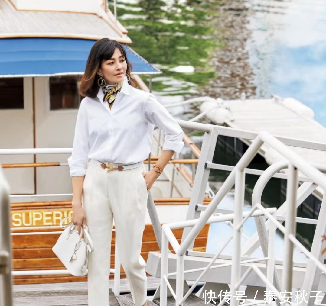 风格|不追求甜美!今夏“简约风”穿搭:演绎又美、又飒的大女人风!