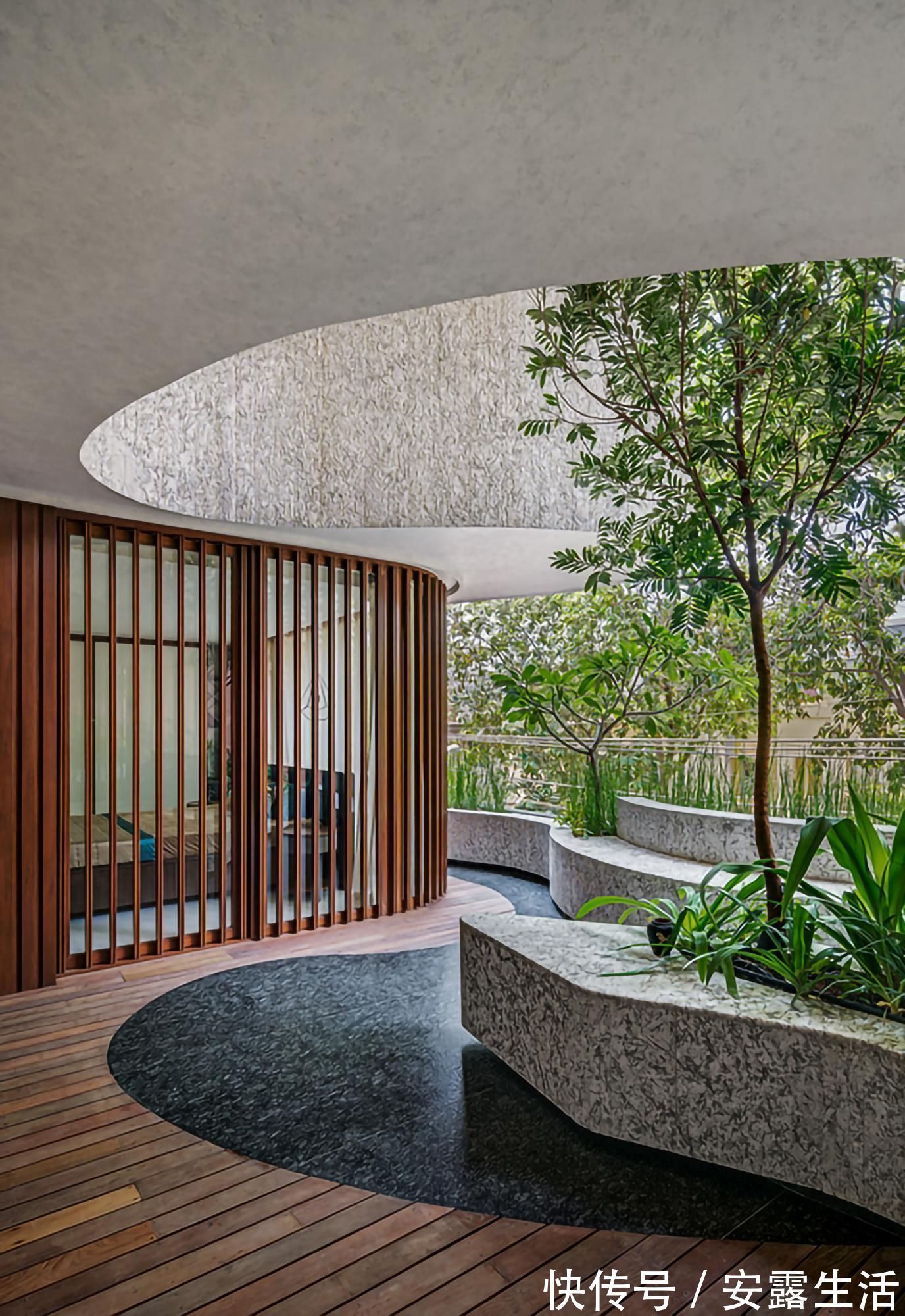 极简|印度富人区的510㎡自建豪宅,悬空花园,天井泳池,很有特色