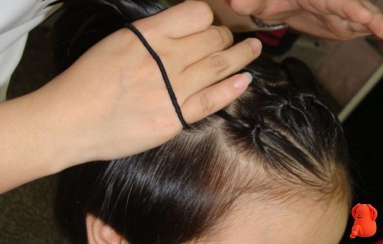 短发|看到孩子被幼儿园老师扎的头发,宝妈心疼极了,老师:那你剪短发