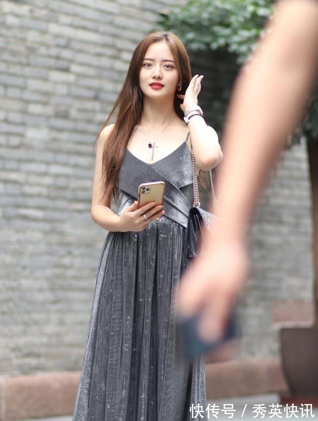 绸缎类 美女选择裙装搭配,让你享受清新,轻松展现自信大方之美!