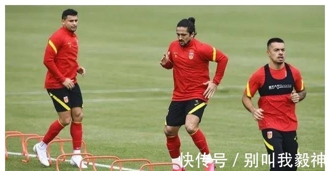 李霄鹏|中国足球危机爆发!归化3核心或缺席本土亚洲杯,李霄鹏这回麻烦
