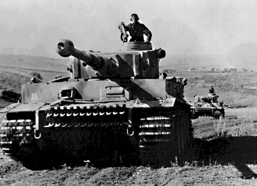 太英明|德军距离莫斯科只有25公里,斯大林为什么还要坚持阅兵?太英明了