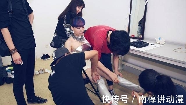 中國好聲音|“巨星”吳莫愁：從1.3億代言費，到縣城街頭賣唱，她經(jīng)歷了什么