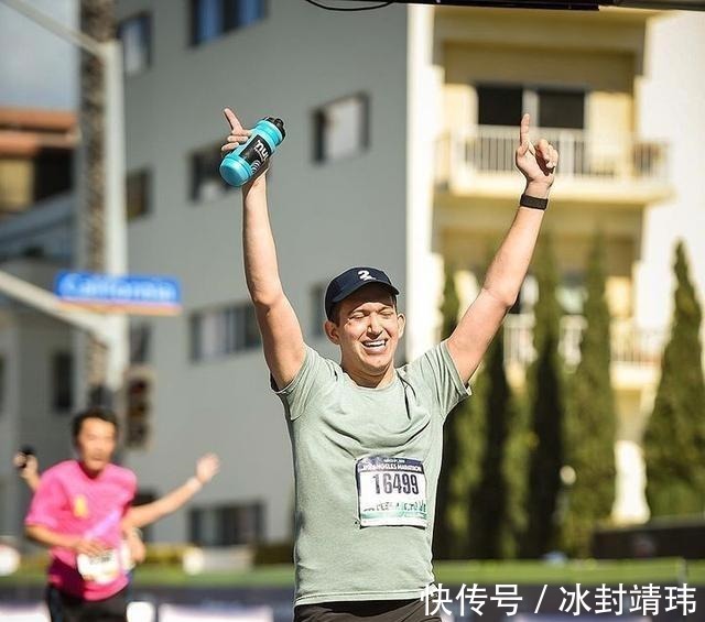 手表|苹果Watch手表立功了!“摔倒检测”功能救了男子一命!