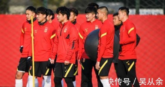 国足|脸都不要了!国足队员吃海参动态,又是李铁搞事情!