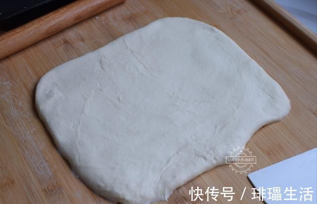 这面包做起来又快又好,平时要4个小时,这个只需3小时,真方便